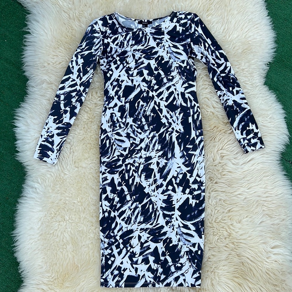 Forever 21 navy blue and white bodycon dress